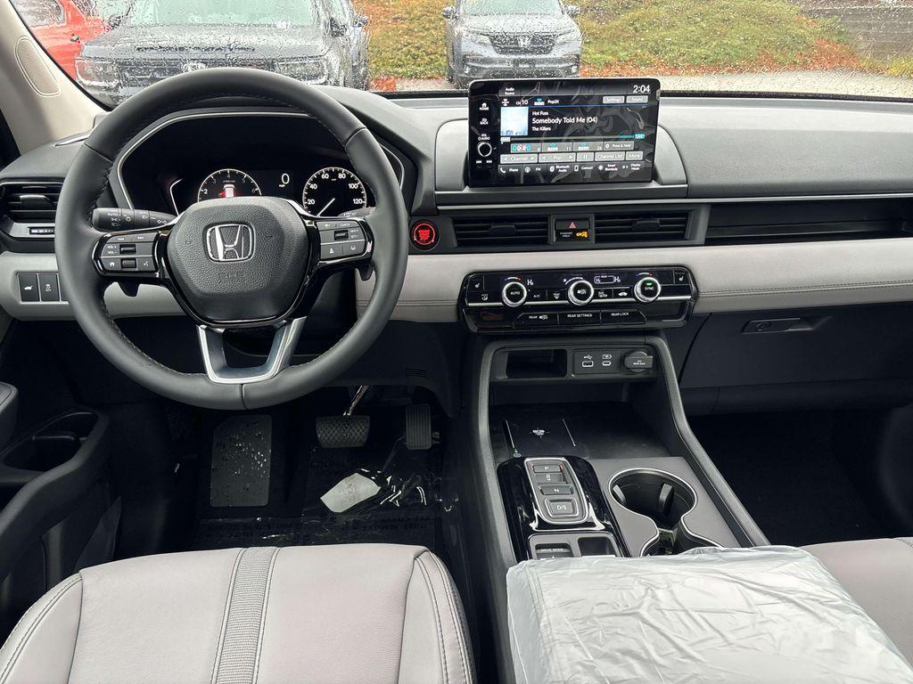 new 2025 Honda Pilot car, priced at $47,095