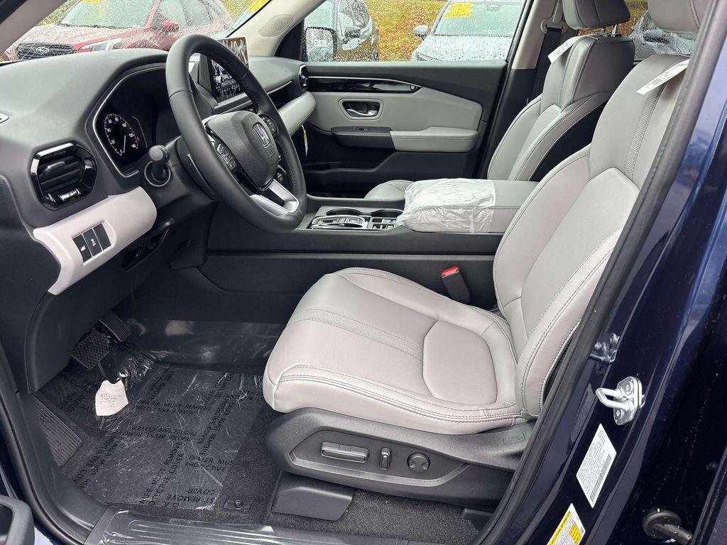 new 2025 Honda Pilot car, priced at $47,095
