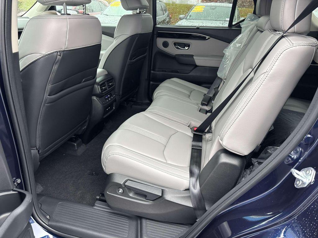 new 2025 Honda Pilot car, priced at $47,095