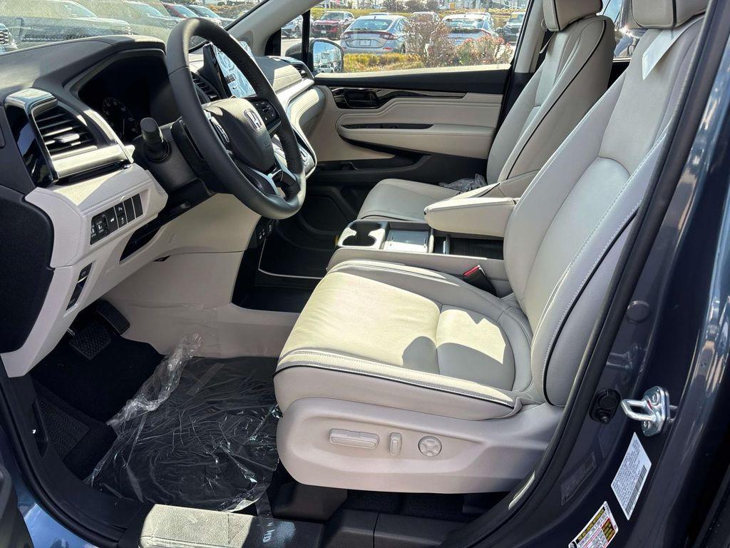 new 2026 Honda Odyssey car, priced at $48,990