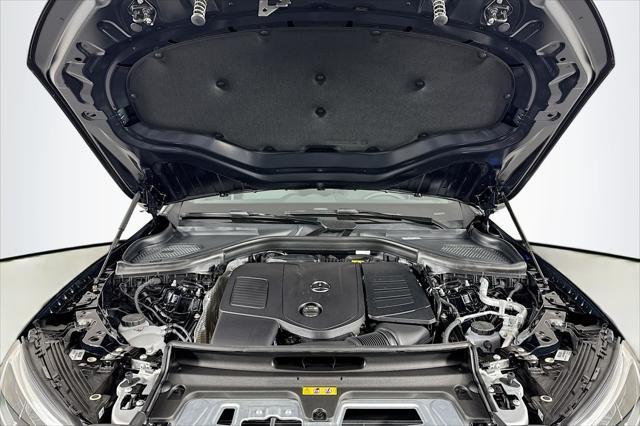 new 2025 Mercedes-Benz GLC 300 car, priced at $51,415