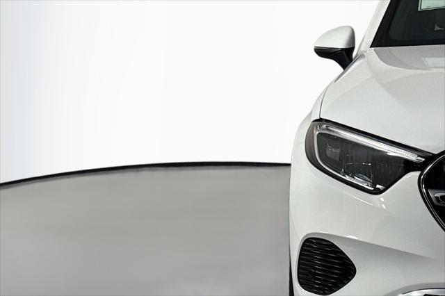 new 2025 Mercedes-Benz GLC 300 car, priced at $51,615