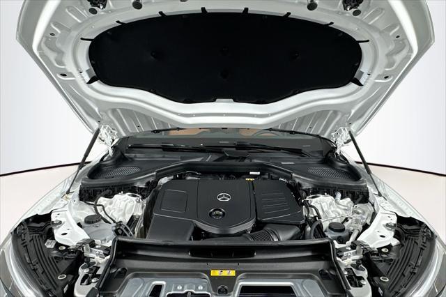 new 2025 Mercedes-Benz GLC 300 car, priced at $51,195