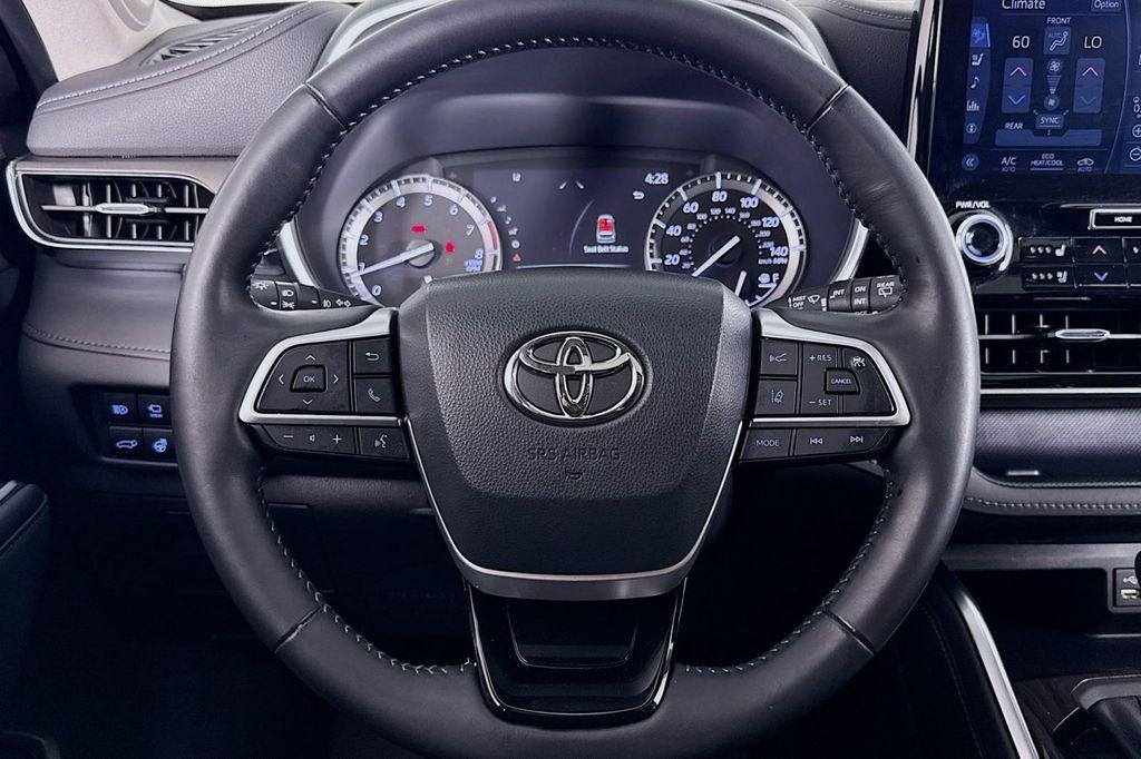 used 2022 Toyota Highlander car, priced at $33,283
