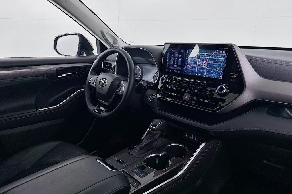 used 2022 Toyota Highlander car, priced at $33,283