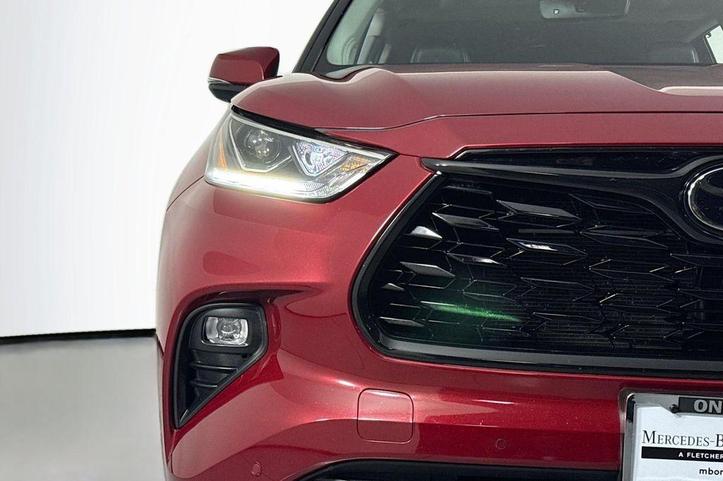 used 2022 Toyota Highlander car, priced at $33,283