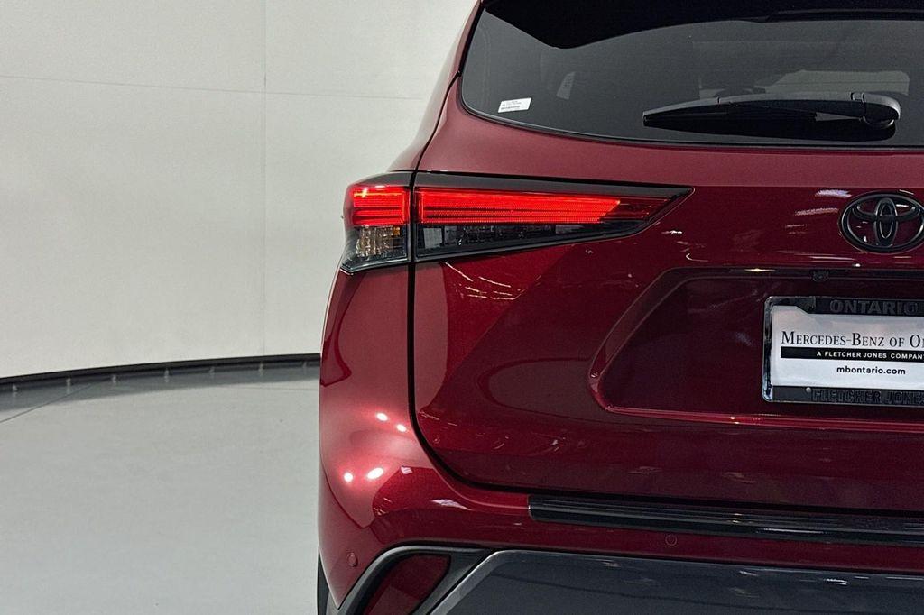 used 2022 Toyota Highlander car, priced at $33,283