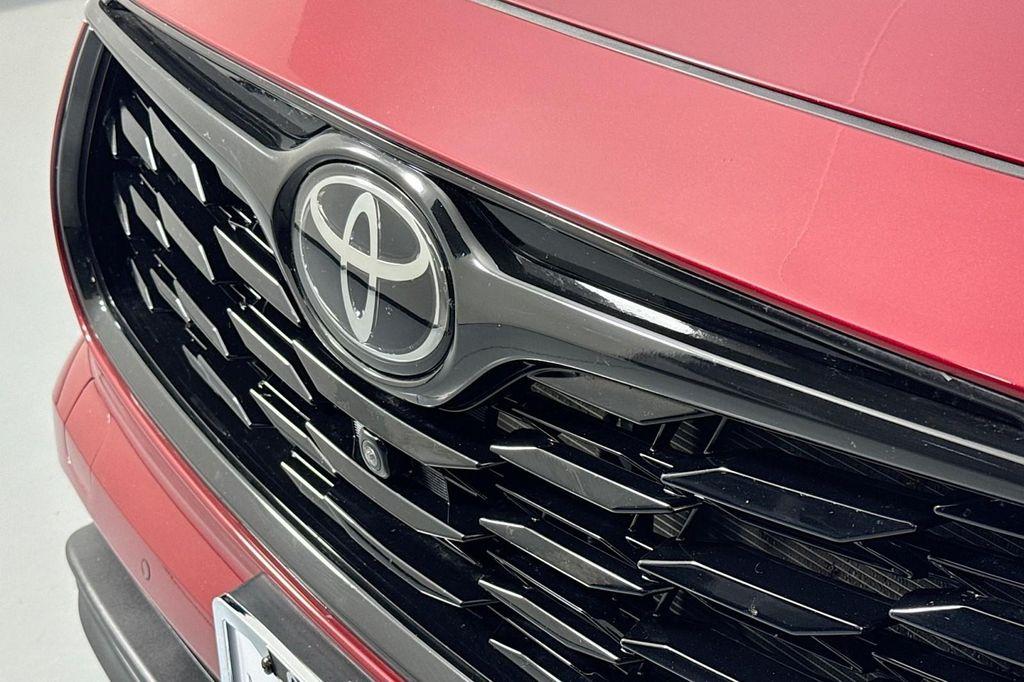 used 2022 Toyota Highlander car, priced at $33,283