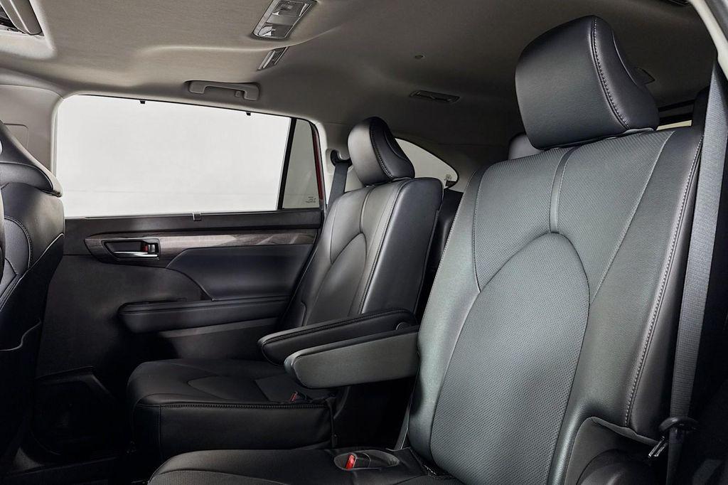 used 2022 Toyota Highlander car, priced at $33,283