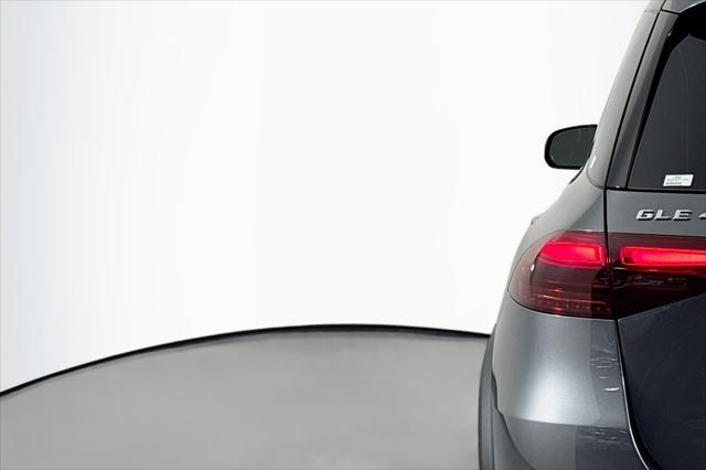 new 2025 Mercedes-Benz GLE 450 car, priced at $75,325