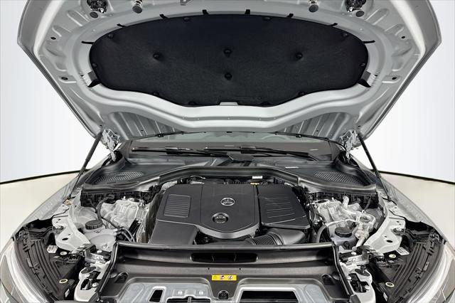 new 2025 Mercedes-Benz GLC 300 car, priced at $58,720
