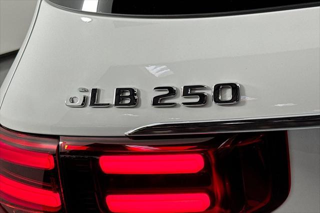 new 2025 Mercedes-Benz GLB 250 car, priced at $51,170