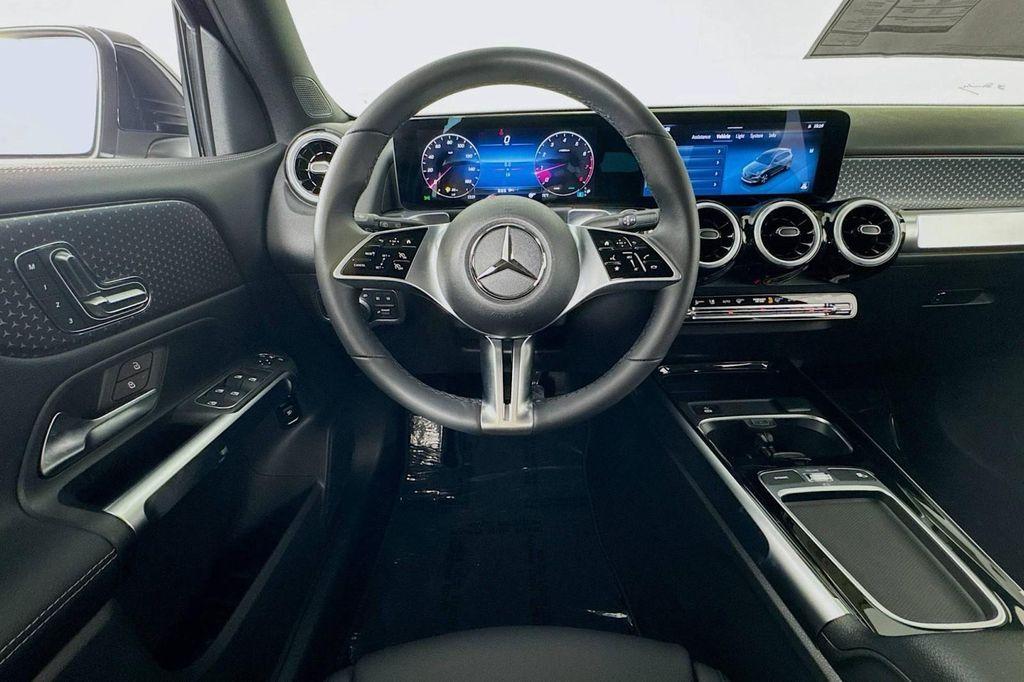 new 2025 Mercedes-Benz GLB 250 car, priced at $44,550