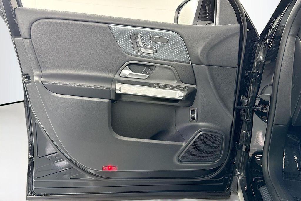 new 2025 Mercedes-Benz GLB 250 car, priced at $47,145