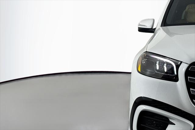 new 2025 Mercedes-Benz GLS 580 car, priced at $120,865