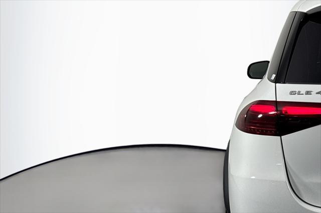 new 2025 Mercedes-Benz GLE 450 car, priced at $90,830