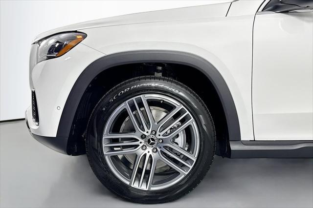 new 2025 Mercedes-Benz GLS 450 car, priced at $91,945