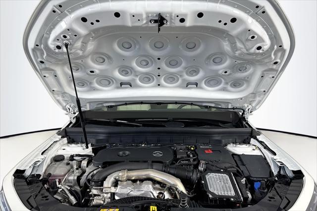 new 2025 Mercedes-Benz GLB 250 car, priced at $47,145