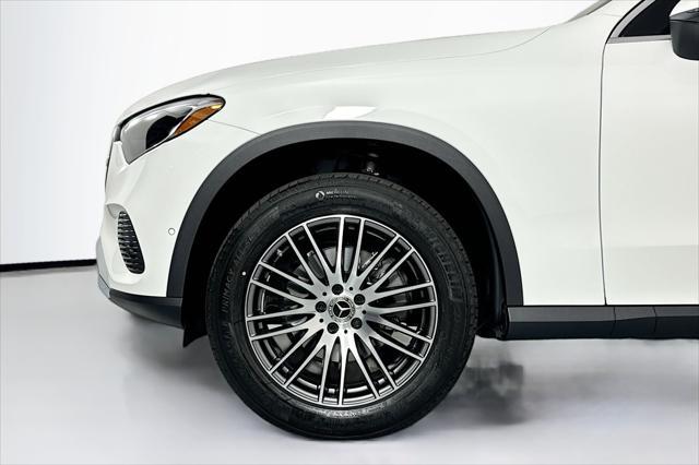 new 2025 Mercedes-Benz GLC 300 car, priced at $61,755