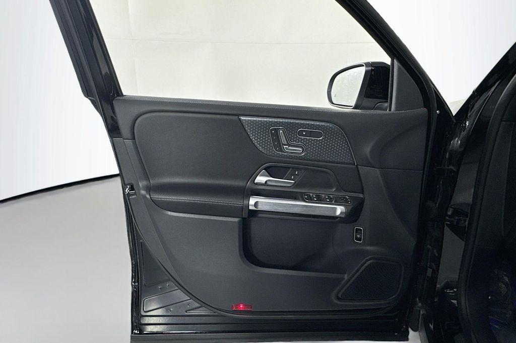 new 2025 Mercedes-Benz GLB 250 car, priced at $47,145