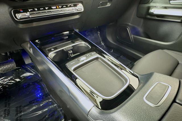 new 2025 Mercedes-Benz GLB 250 car, priced at $47,420