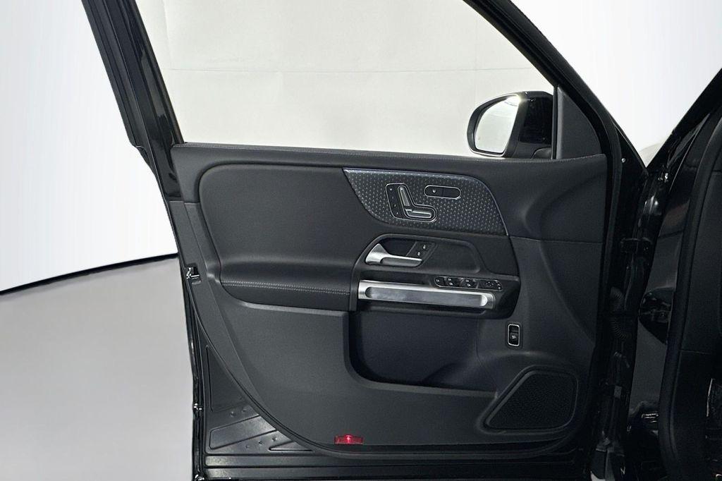 new 2025 Mercedes-Benz GLB 250 car, priced at $49,595