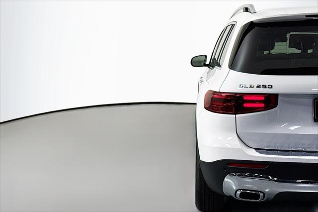 new 2025 Mercedes-Benz GLB 250 car, priced at $47,145