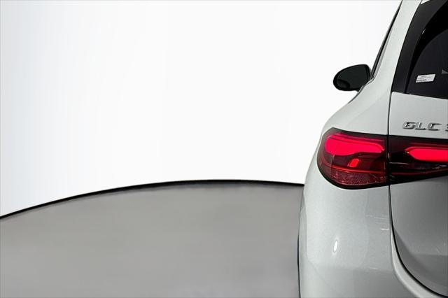 used 2025 Mercedes-Benz GLC 300 car