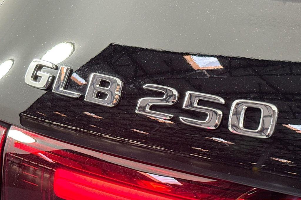 new 2025 Mercedes-Benz GLB 250 car, priced at $47,145