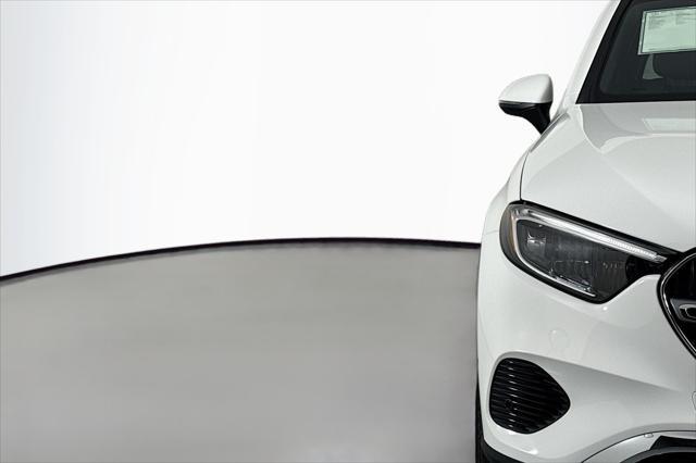 new 2025 Mercedes-Benz GLC 300 car, priced at $51,195