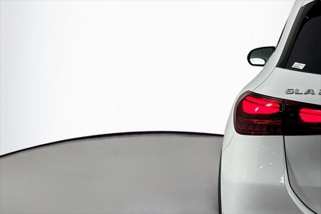 new 2025 Mercedes-Benz GLA 250 car, priced at $44,345