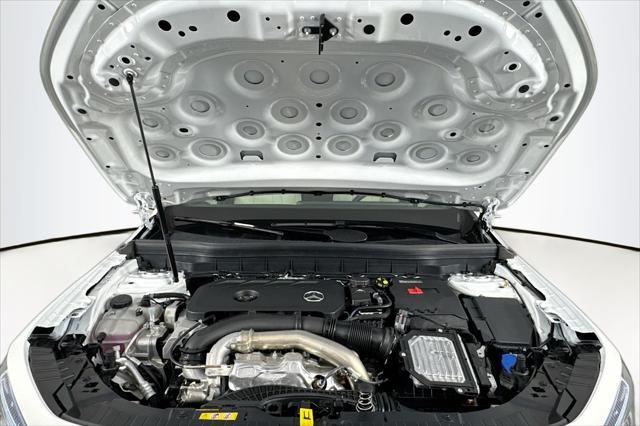 new 2025 Mercedes-Benz GLB 250 car, priced at $47,420