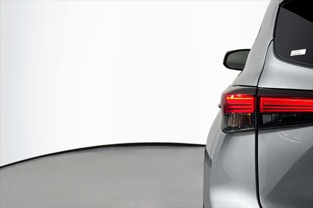 used 2022 Toyota Highlander car, priced at $37,982
