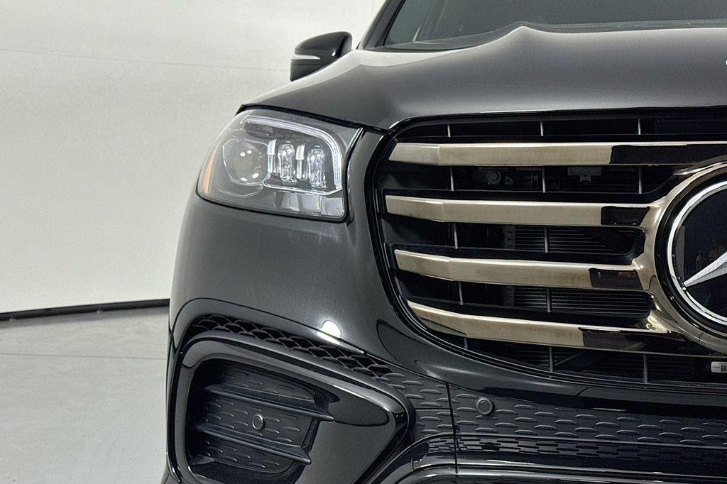 new 2025 Mercedes-Benz GLS 580 car, priced at $125,680