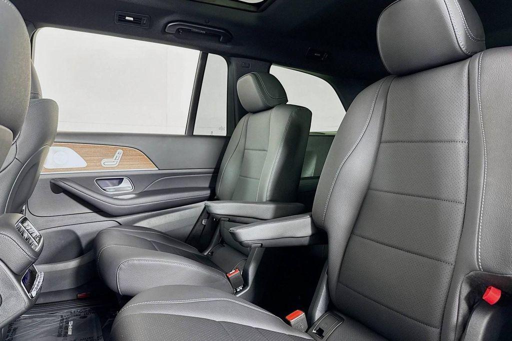 new 2025 Mercedes-Benz GLS 450 car, priced at $95,365