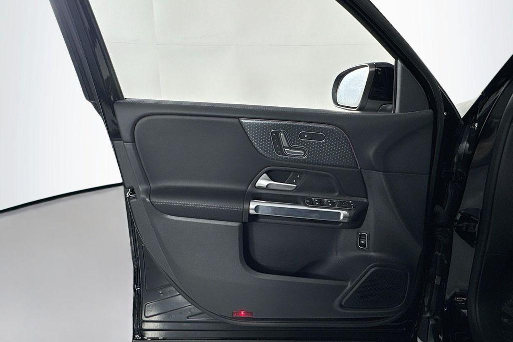 new 2025 Mercedes-Benz GLB 250 car, priced at $47,145