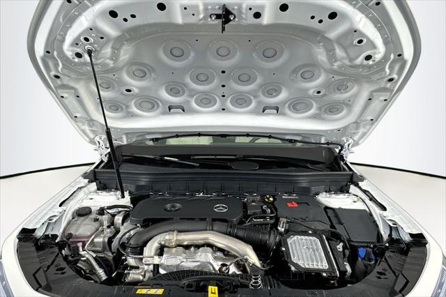 new 2025 Mercedes-Benz GLB 250 car, priced at $47,470