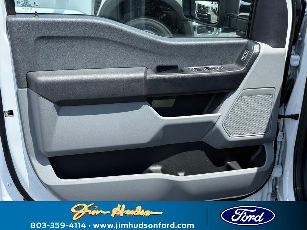 new 2025 Ford F-250 car, priced at $65,780