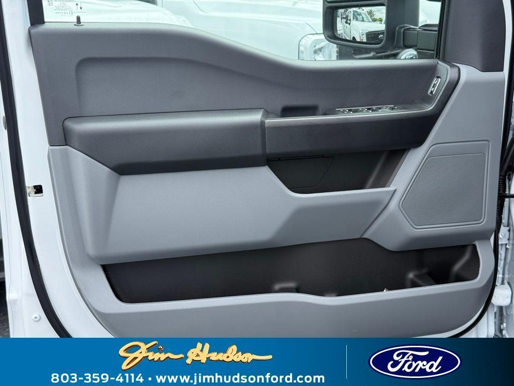 new 2025 Ford F-250 car, priced at $56,455