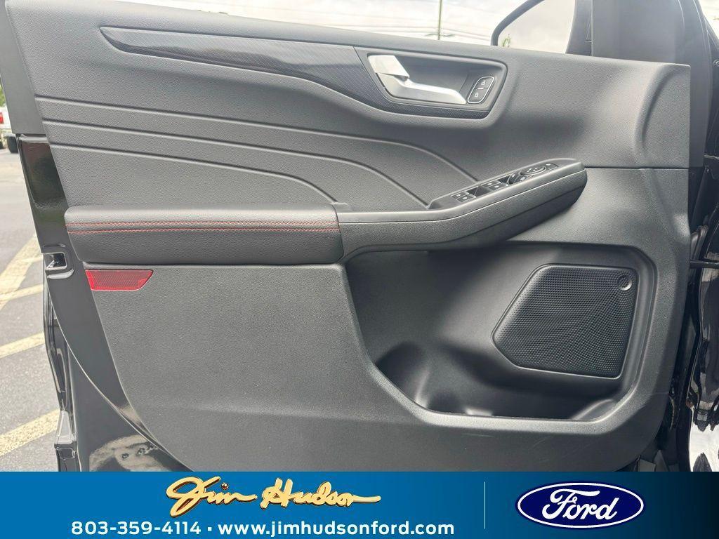 new 2025 Ford Escape car, priced at $30,900