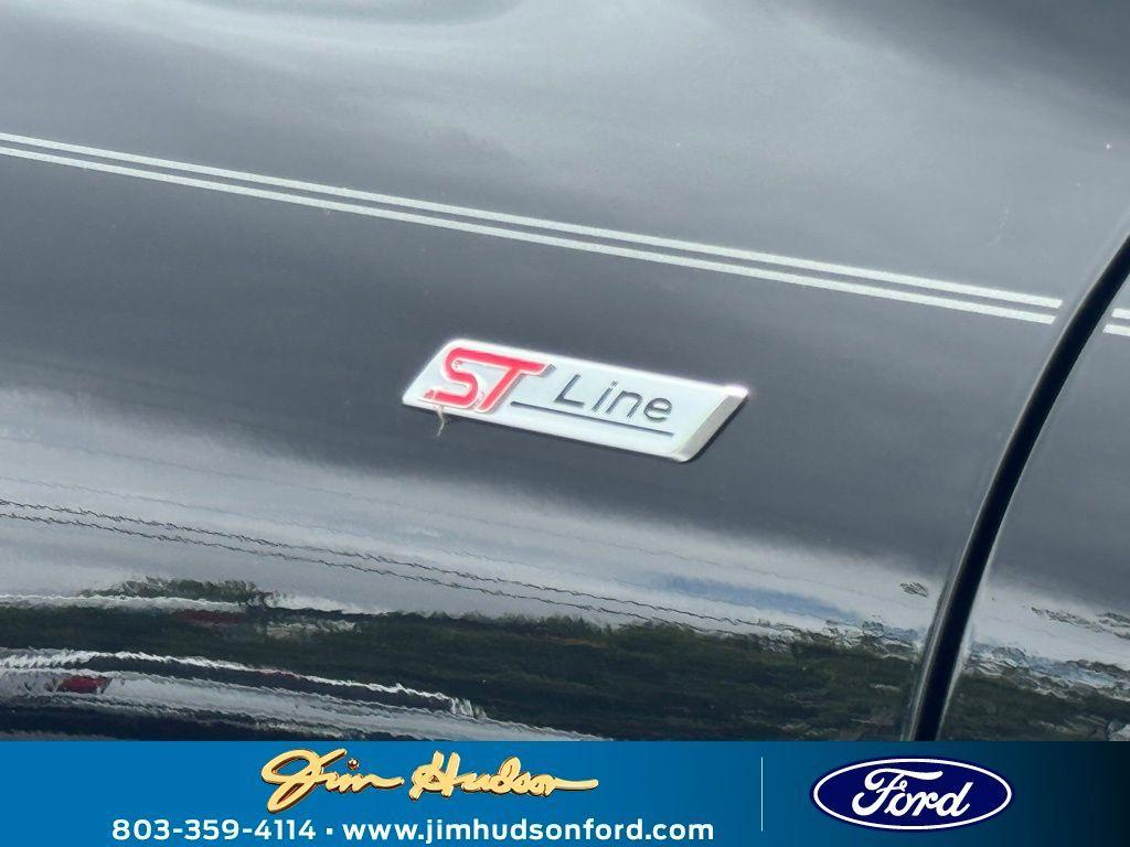 new 2025 Ford Escape car, priced at $30,900