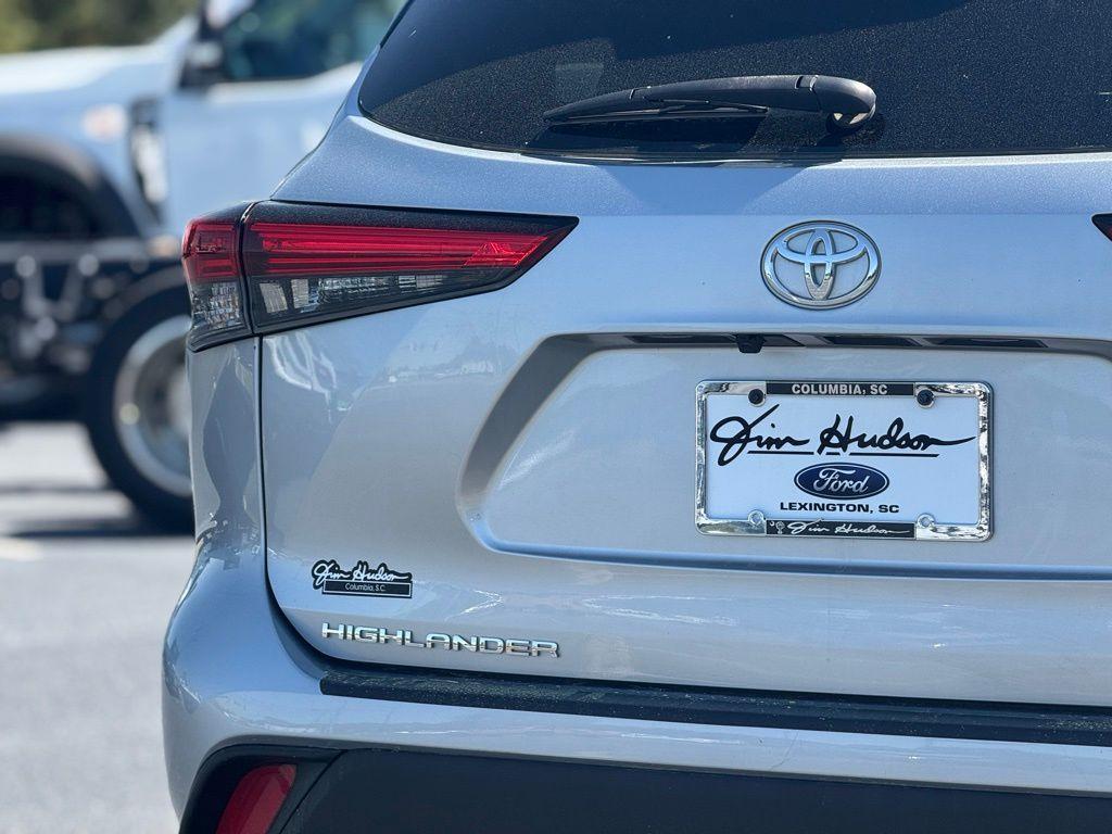 used 2023 Toyota Highlander car, priced at $37,999