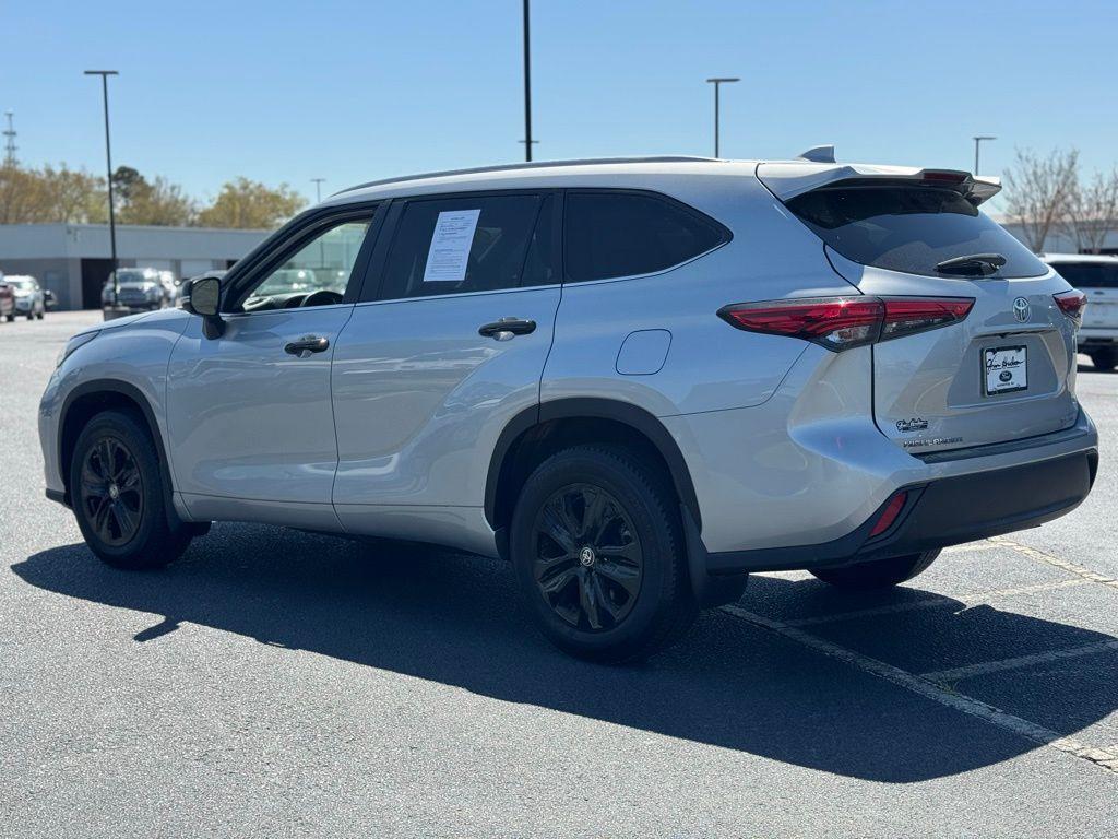 used 2023 Toyota Highlander car, priced at $37,999