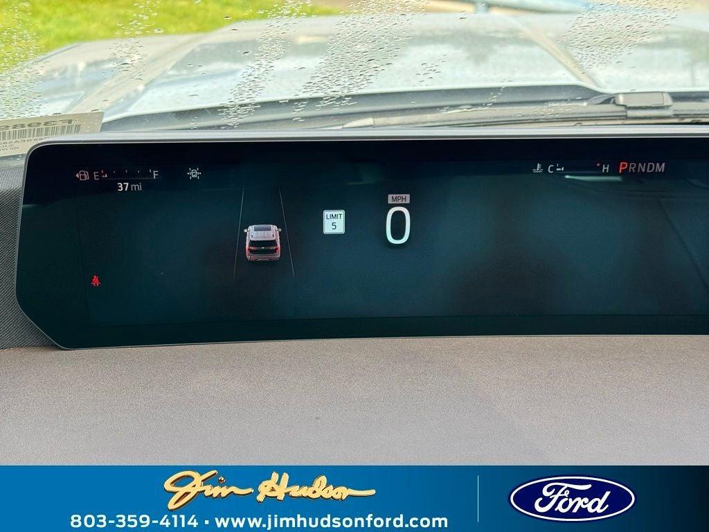 new 2025 Ford Expedition car, priced at $87,910