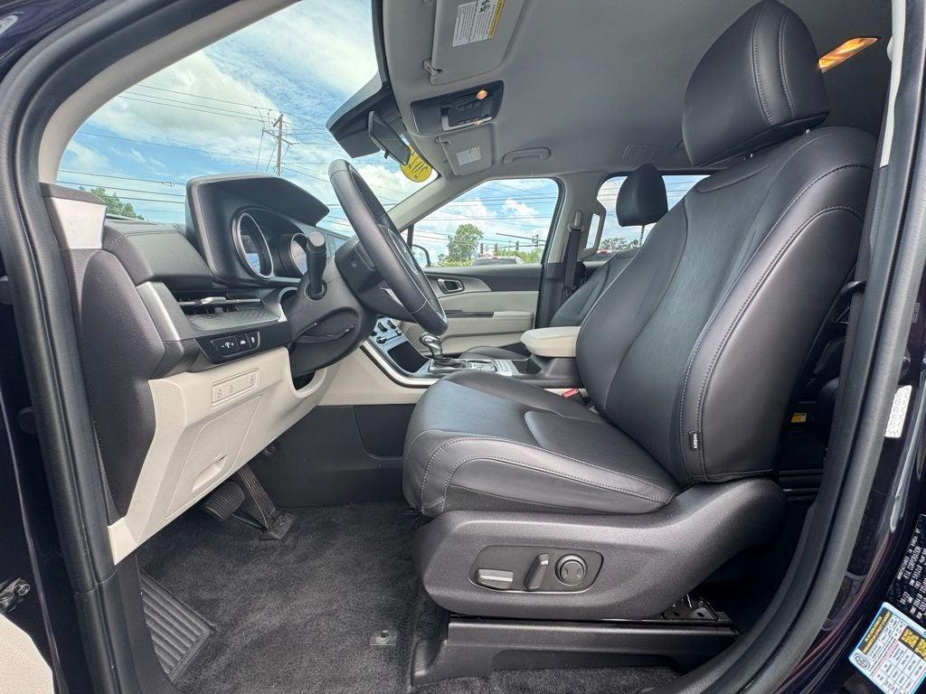 used 2023 Kia Carnival car, priced at $26,999