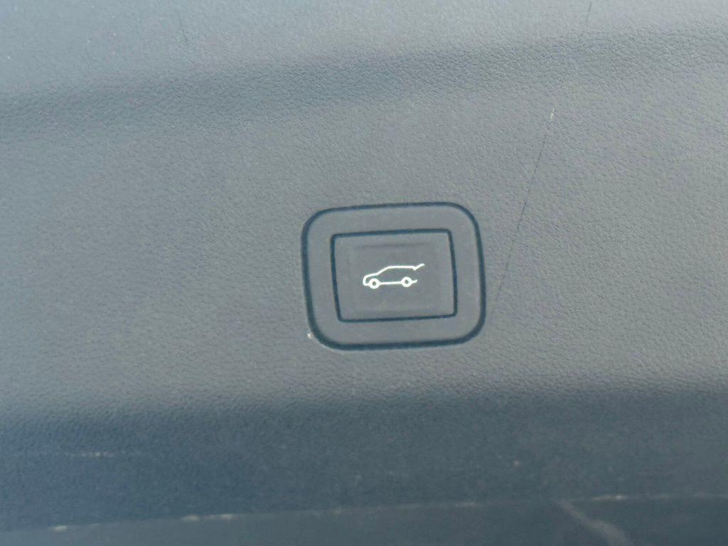 used 2023 GMC Yukon car, priced at $52,999