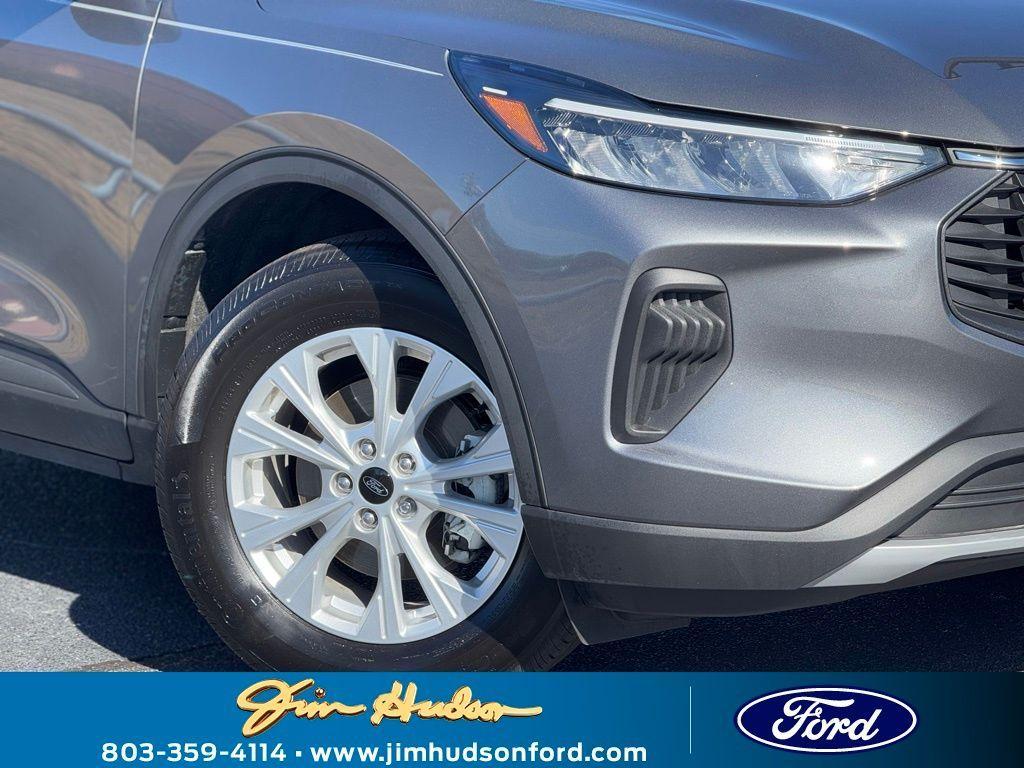 new 2025 Ford Escape car, priced at $29,940