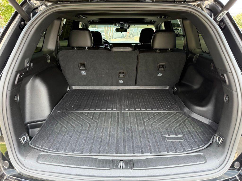 used 2024 Jeep Grand Cherokee car, priced at $33,999