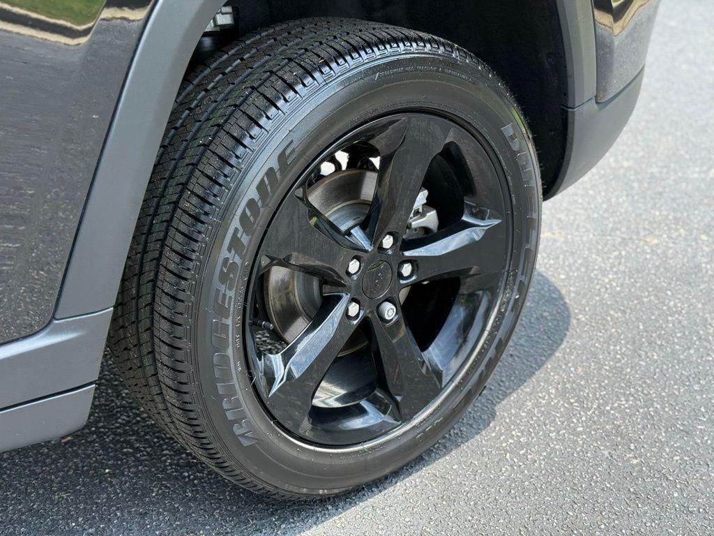 used 2024 Jeep Grand Cherokee car, priced at $33,999