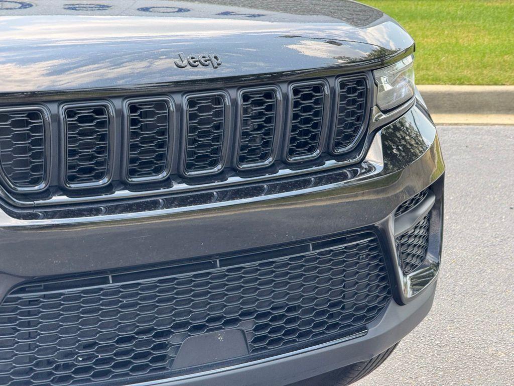 used 2024 Jeep Grand Cherokee car, priced at $33,999